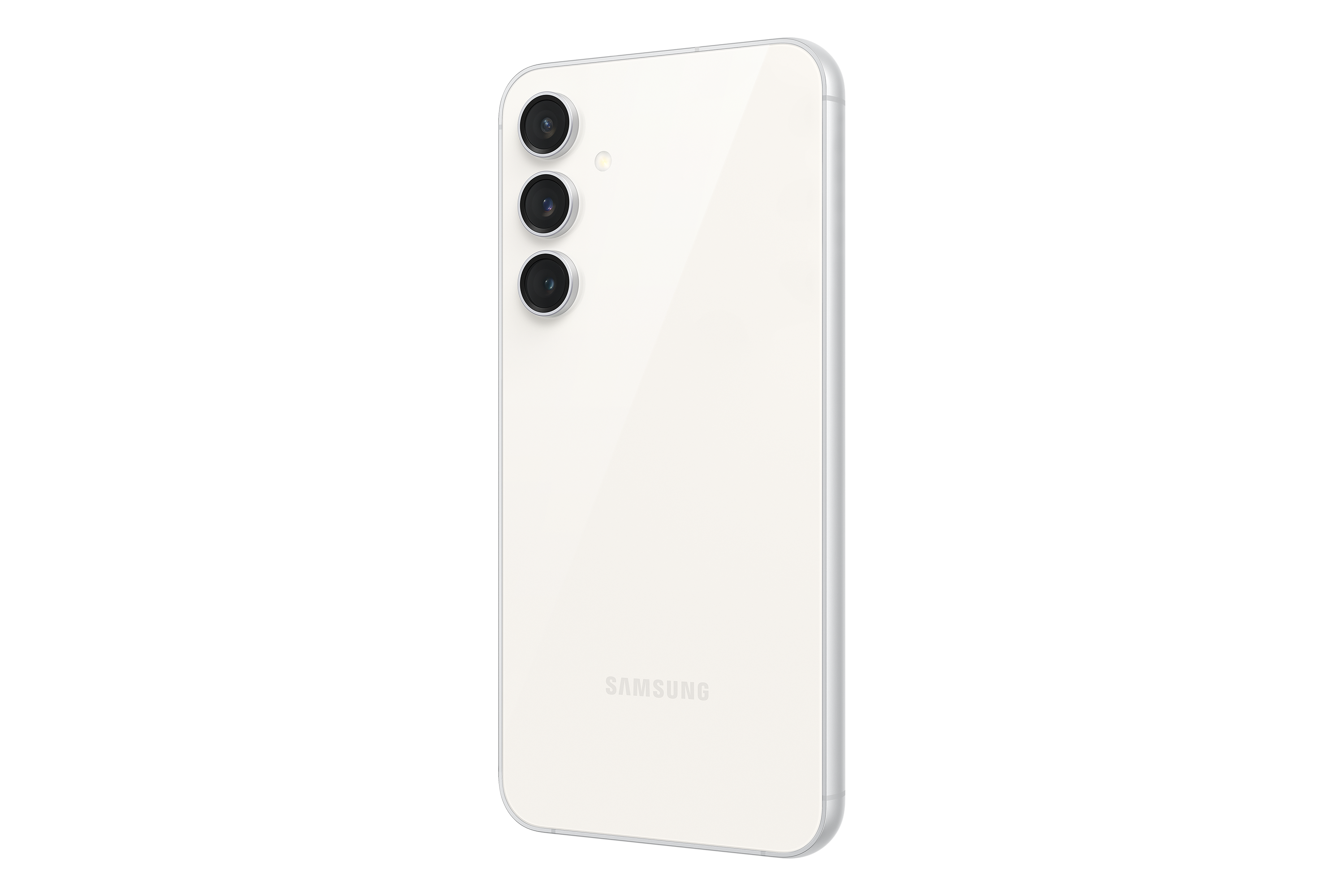 Beyaz bir arka plan üzerinde üç lensli bir kameraya sahip beyaz bir Samsung telefon.