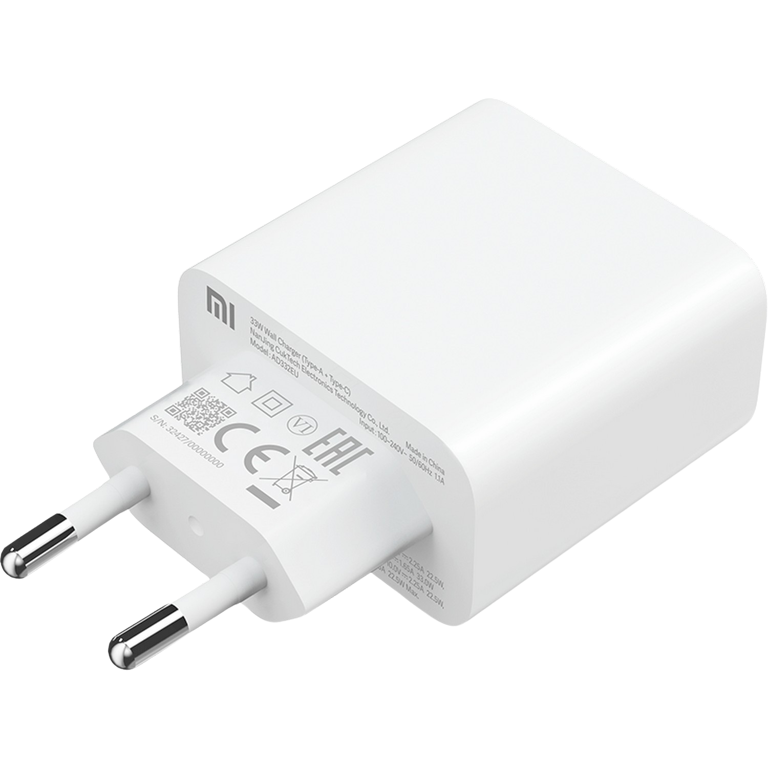 Witte Xiaomi wandlader met twee pinnen. Productinfo en certificeringen zijn erop gedrukt.