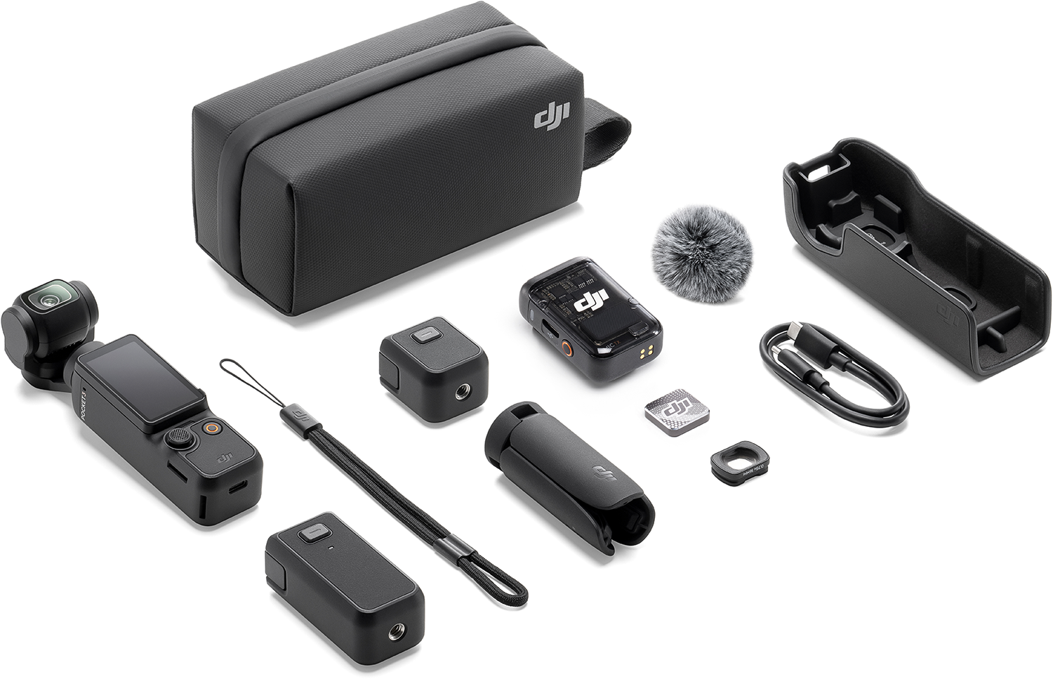 DJI Pocket 3 Creator Combo. Fekete kamera, tok, mikrofon, tartozékok fehér háttéren elrendezve.