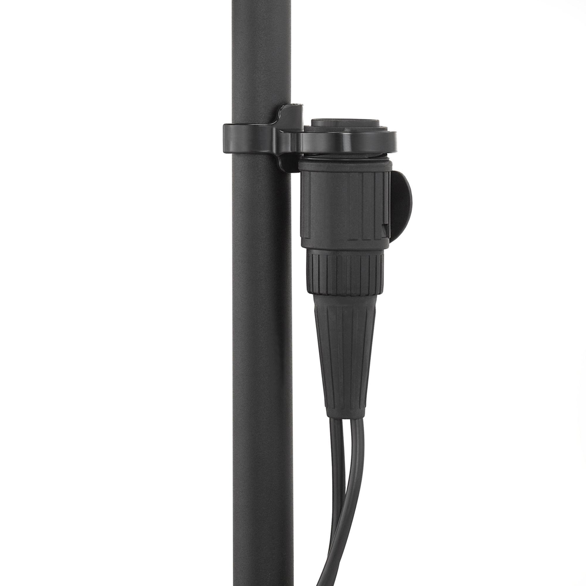 Schwarzes Kabel mit schwarzem Stecker an schwarzem Pfosten mit schwarzem Clip befestigt.