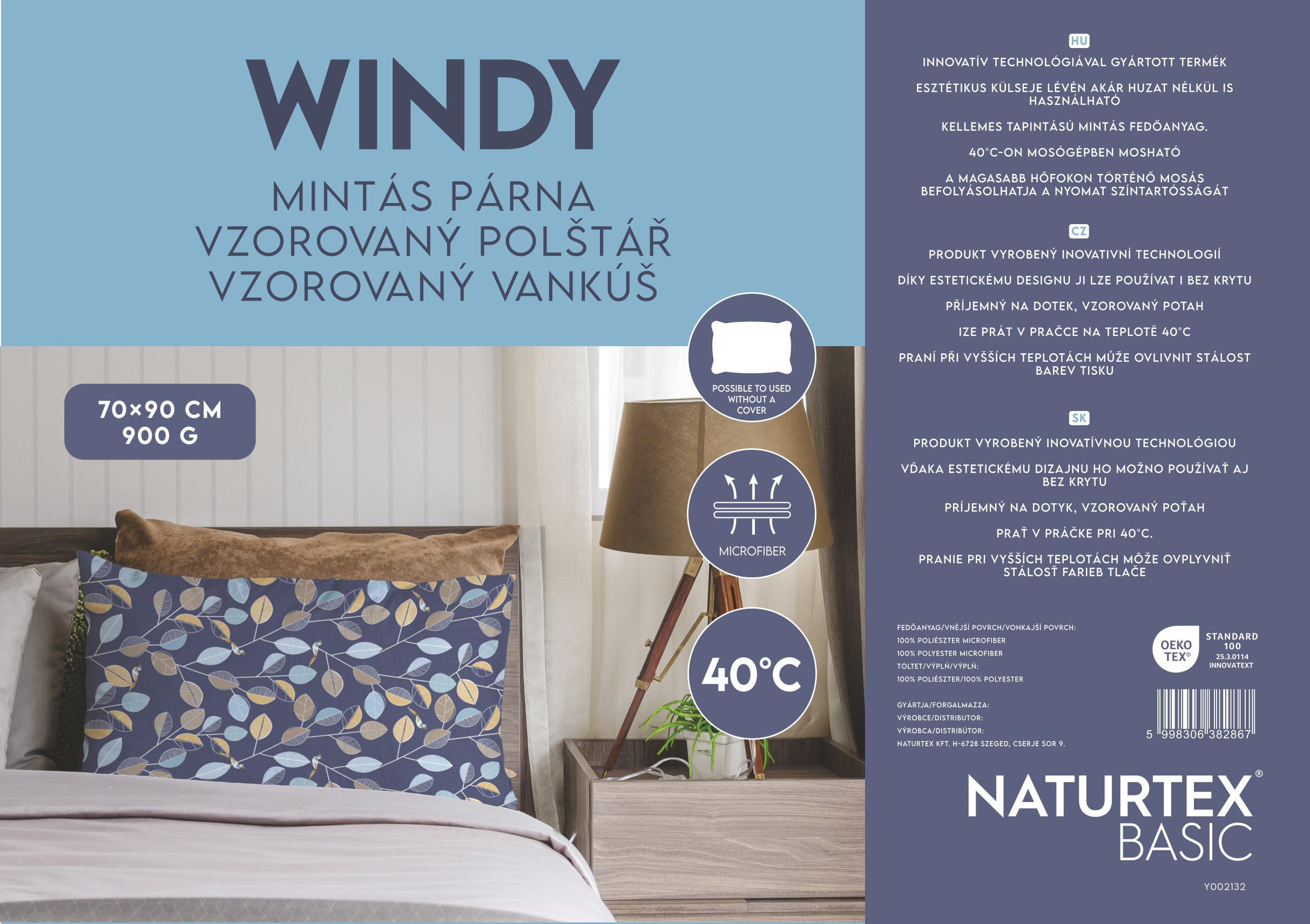 Párna csomagolása. Több nyelven szöveg. Egy levelekkel mintázott párna az ágyon.