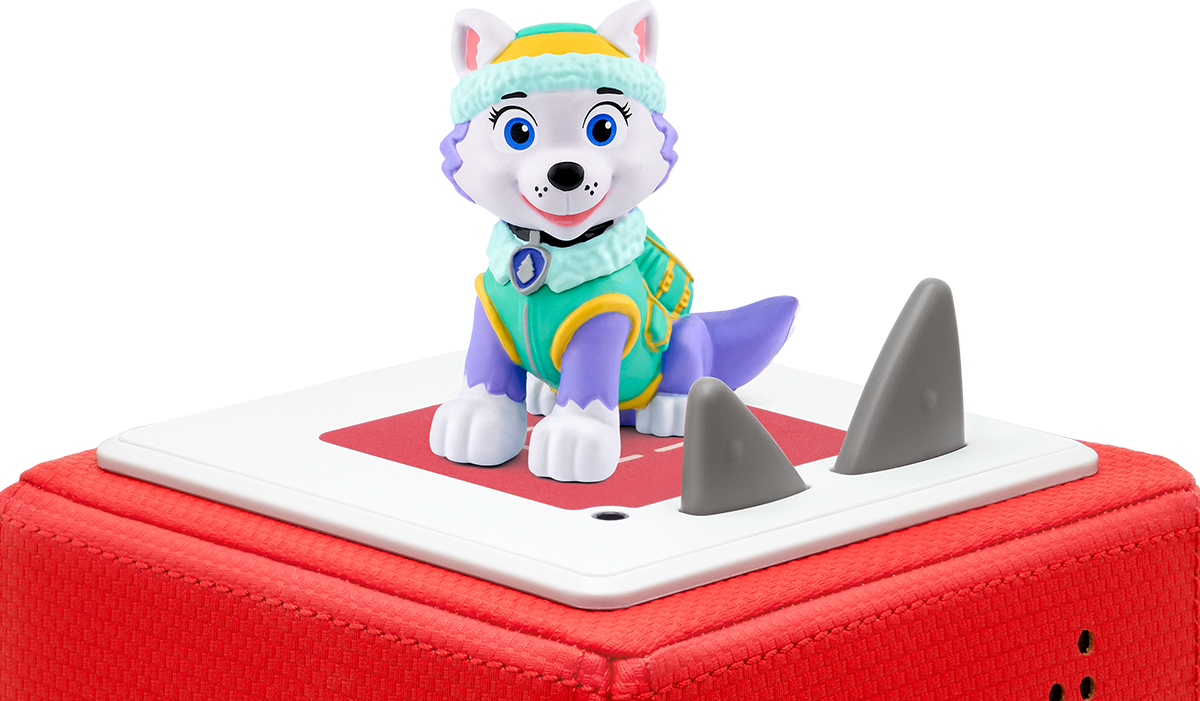 Ein Paw Patrol Everest-Spielzeug auf roter Basis, mit grauen Haifischflossen.
