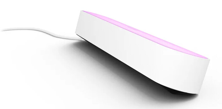 Białe urządzenie z różowym światłem świecącym od góry.