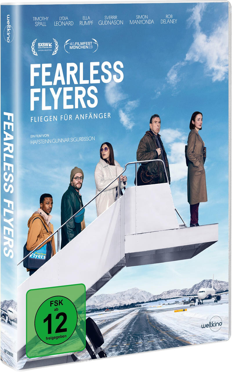 DVD-Hülle von 'Fearless Flyers'. Menschen auf Treppen, Flugzeug im Hintergrund, blauer Himmel. Grüne Bewertung.