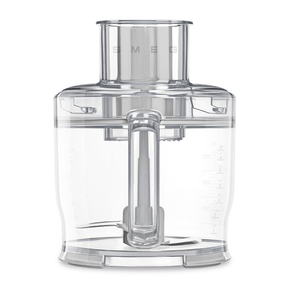 Ein transparenter Foodprocessor mit Griff, Klinge und Messmarkierungen. Der Markenname SMEG ist oben sichtbar.