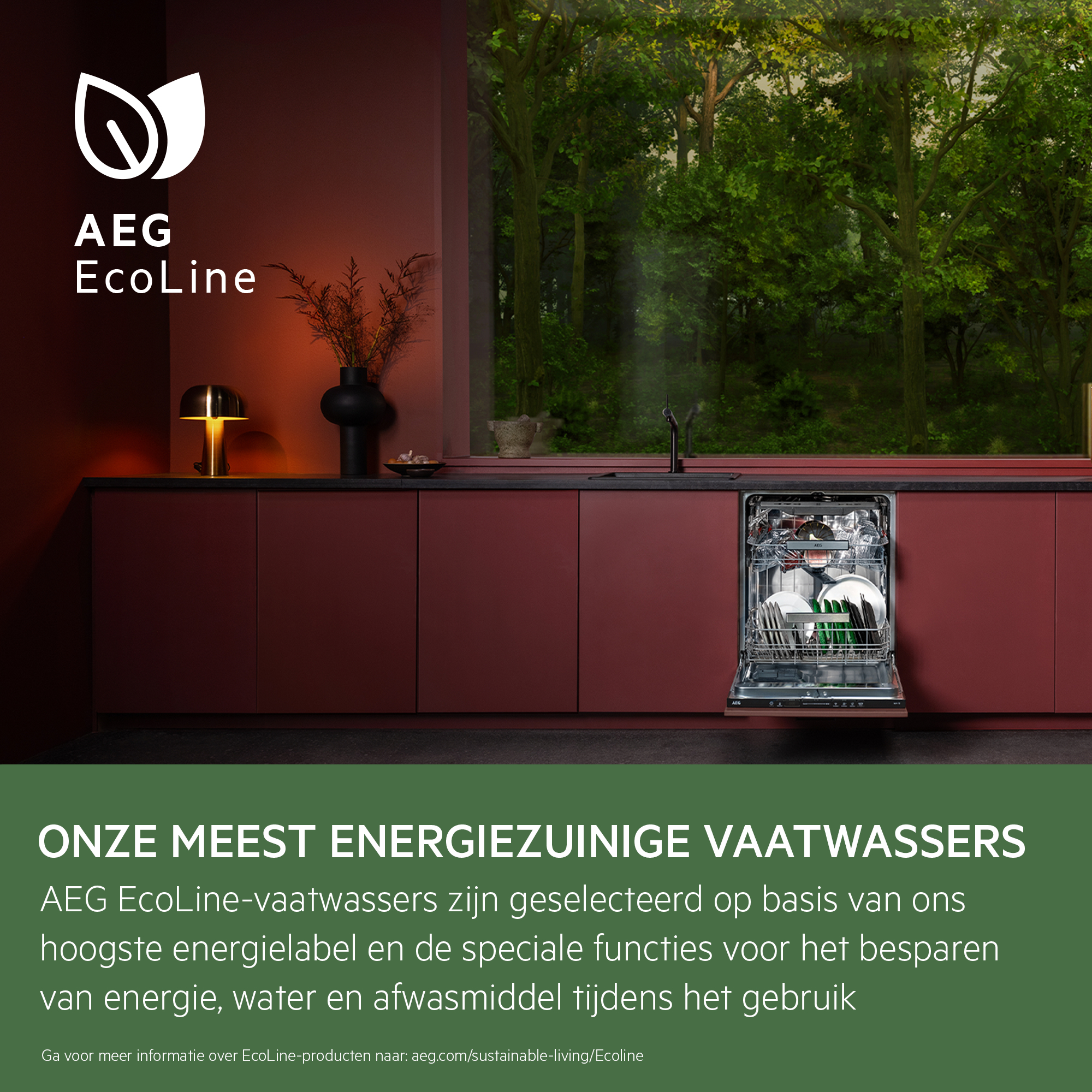 Een vaatwasser met een open deur, naast rode kasten en een raam.