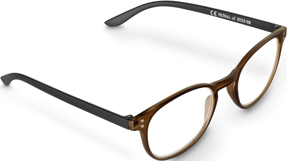 Lunettes marron et noires avec verres transparents, légèrement inclinées vers le haut.
