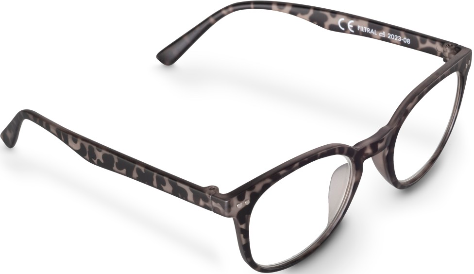 Lunettes avec monture à imprimé léopard. Les lunettes sont légèrement inclinées, avec des verres clairs.