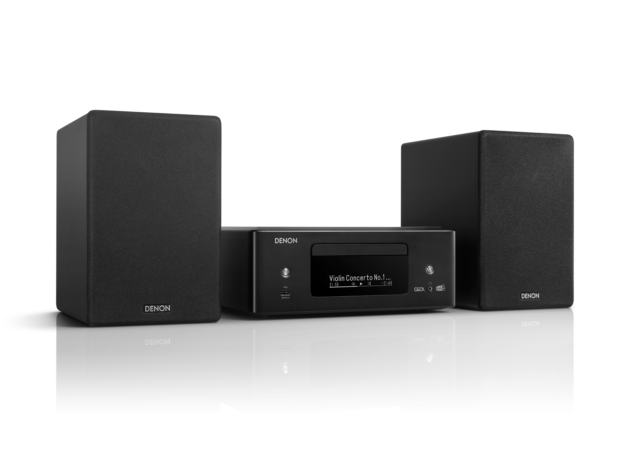 Denon Stereoanlage mit zwei schwarzen Lautsprechern. Das System zeigt Informationen an.