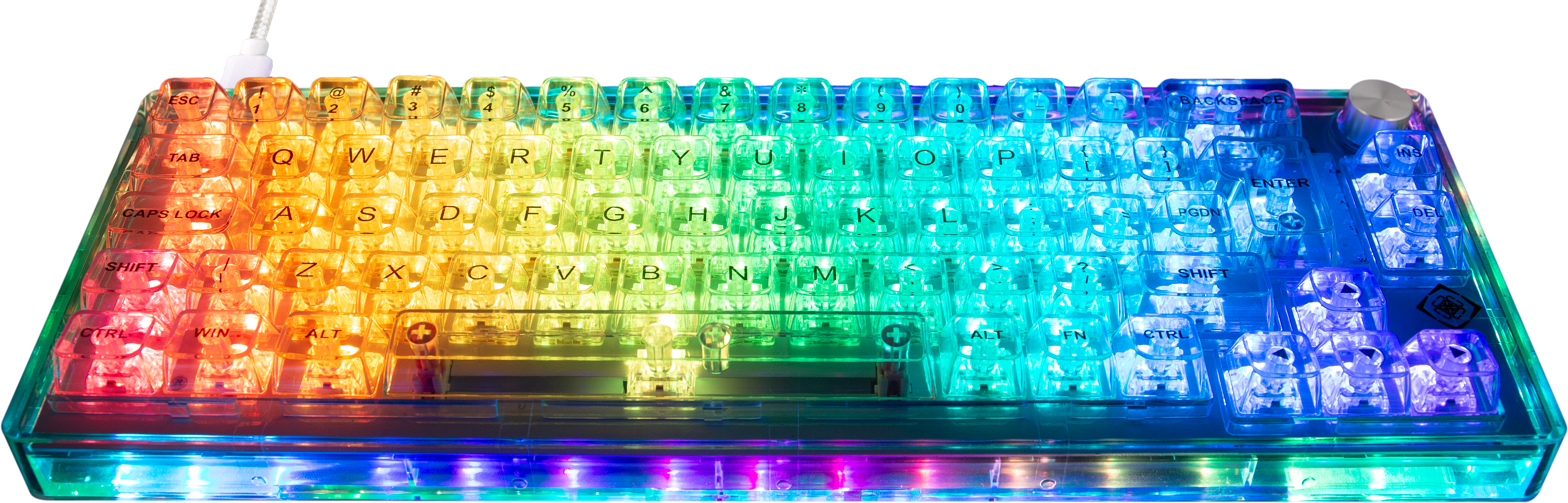 Regenbogenbeleuchtete Tastatur. Transparente Tasten mit Buchstaben. Weißes Kabel. Schwarzer Hintergrund.