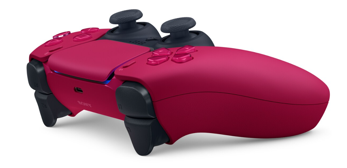 Kontroler DualSense PlayStation 5 w kolorze magenta. Posiada czarne drążki analogowe, przyciski i spusty. Widoczne logo Sony.