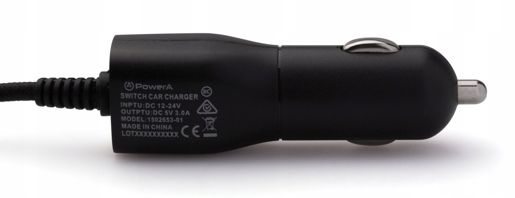 Czarna ładowarka samochodowa z marką PowerA, kablem USB i tekstem z informacjami o produkcie.