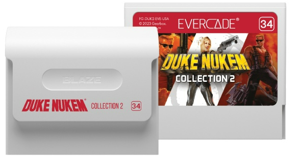 Zwei weiße Evercade-Spielkassetten. Eine mit Duke Nukem Collection 2, die andere mit dem Cover-Artwork des Spiels mit Duke Nukem.