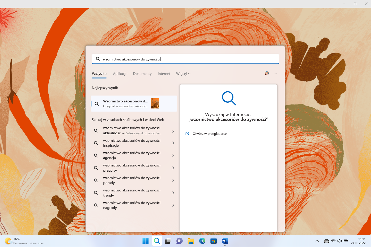 Wyszukiwanie „wzornictwo akcesoriów do żywności” na ekranie z wynikami i kwiatowym tłem.