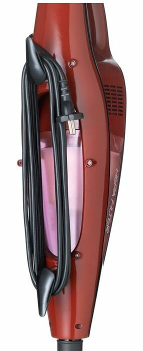 Czerwony odkurzacz z owiniętym wokół niego przewodem. Widoczna etykieta filtra HEPA.