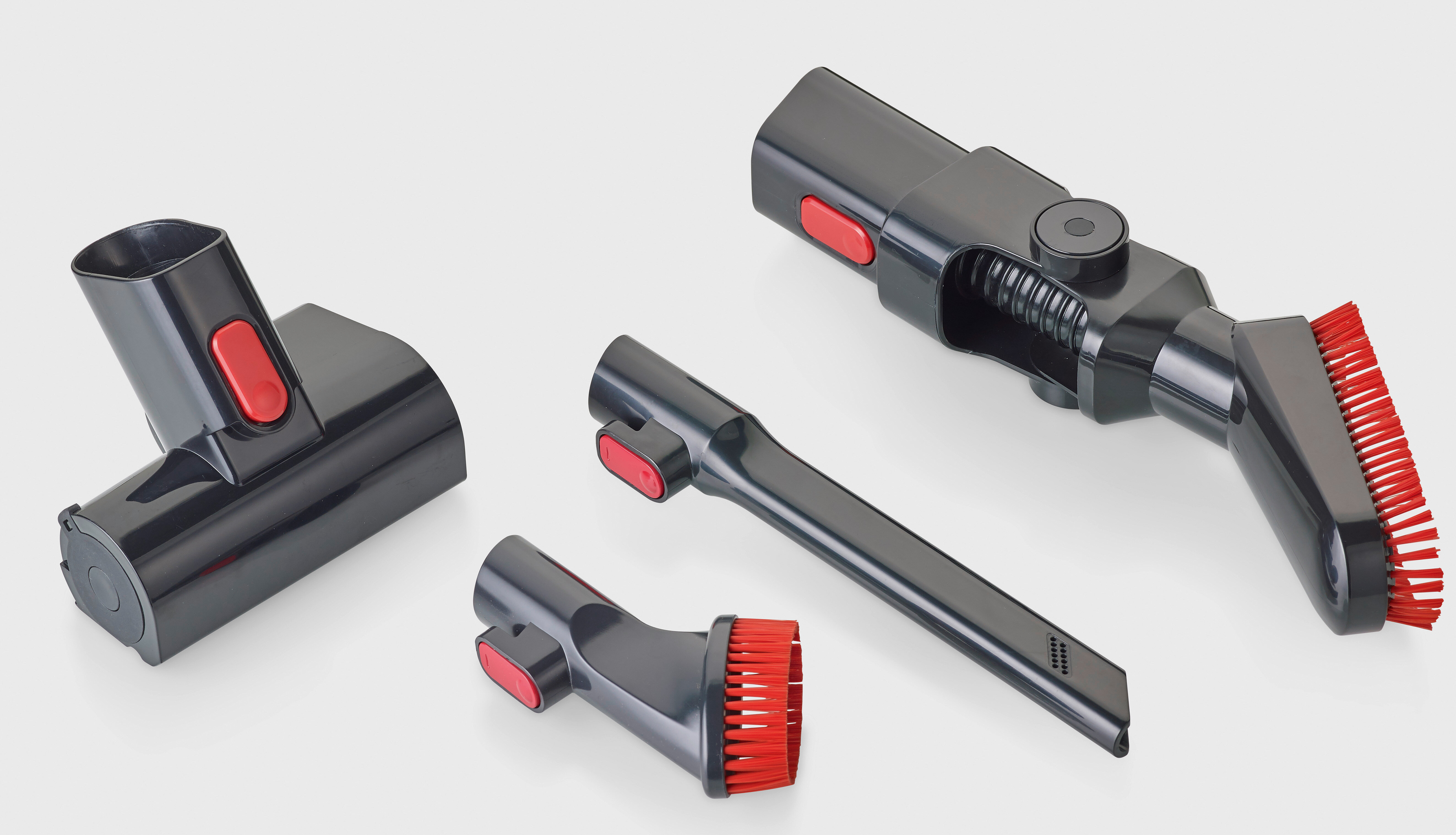 Cztery nasadki do odkurzacza. Nasadki są czarne z czerwonymi przyciskami i szczotkami.