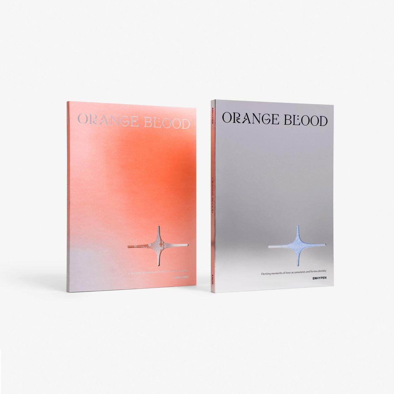 Zwei Bücher mit dem Titel 'Orange Blood'. Eines orange, eines silber, mit ausgestanztem Stern.