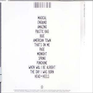 Eine Liste von Songtiteln auf weißem Hintergrund. Titel sind: Magical, England, Amazing, Blue und andere.