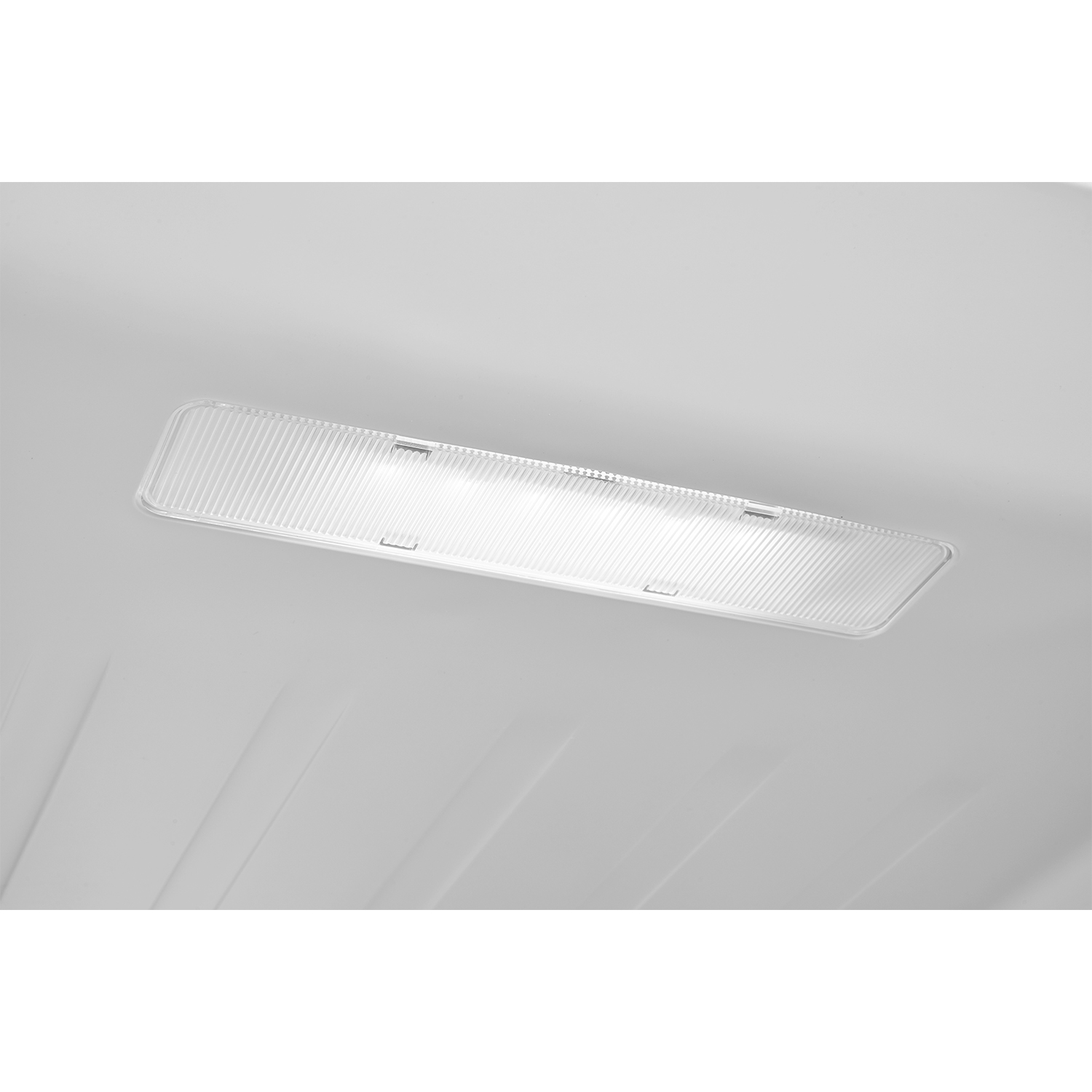Apparecchio di illuminazione bianco, primo piano. Sono visibili due luci.