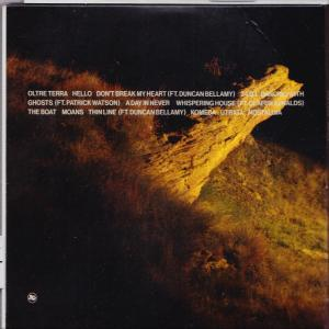 Rückseite einer CD mit Titelliste, Credits und einem Landschaftsbild.