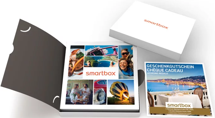 Coffret cadeau Smartbox, ouvert, montrant les options de cadeaux et une brochure.