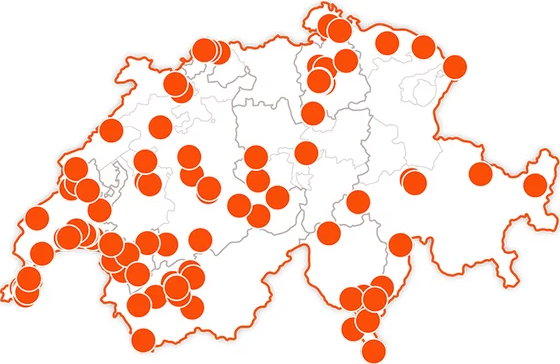 Eine Karte der Schweiz mit orangen Kreisen, die Standorte anzeigen.