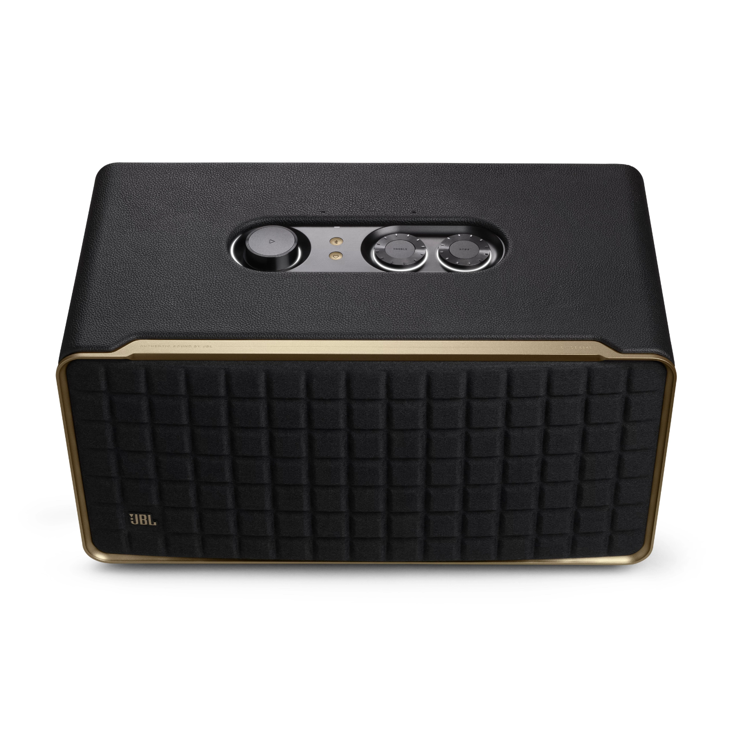 Een zwarte JBL-luidspreker met gouden accenten. Hij heeft een met stof bedekte voorkant en bedieningsknoppen aan de bovenkant.