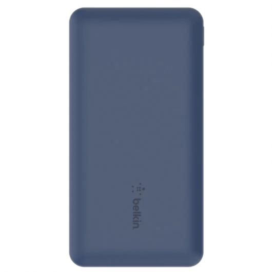 Un power bank azul oscuro con marco blanco. Es rectangular y tiene un logotipo de Belkin.