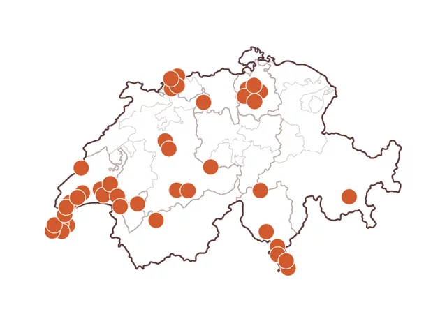 Una mappa della Svizzera con cerchi arancioni che indicano luoghi di interesse.