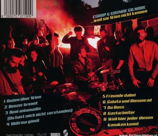 Albumcover mit einer live auftretenden Band. Text auf dem Cover.