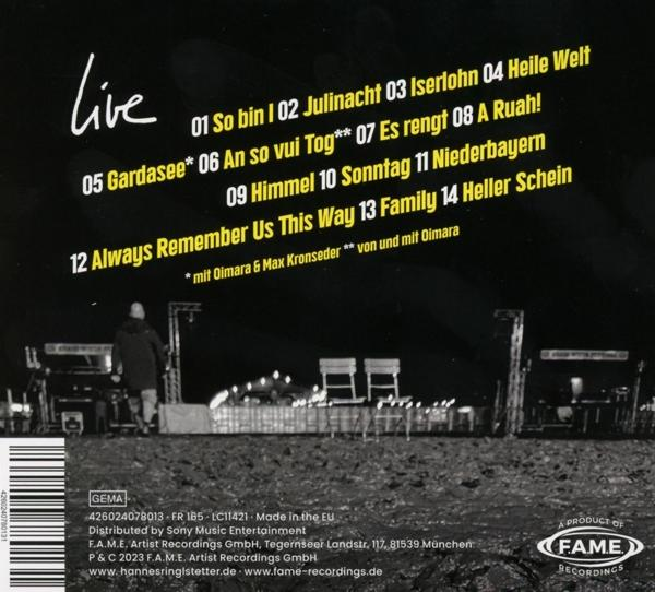 CD-Cover mit Songtiteln, ein Bühnenfoto mit Person und zwei Stühlen.