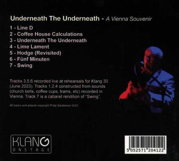 Ein CD-Cover mit Songtiteln und einem verschwommenen Bild einer Person, die Musik spielt.