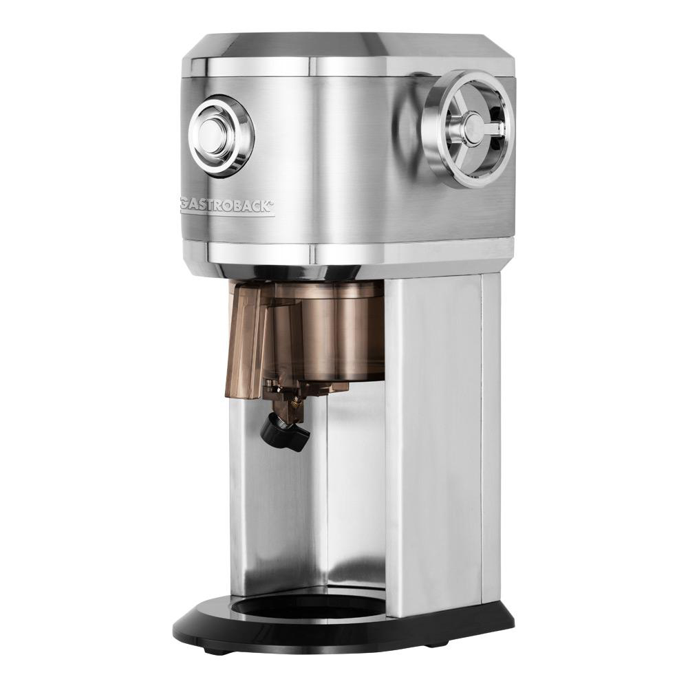 Silber-schwarzer Gastroback Kaffeemühle. Sie hat einen Trichter, Mahlwerk und Ausguss.