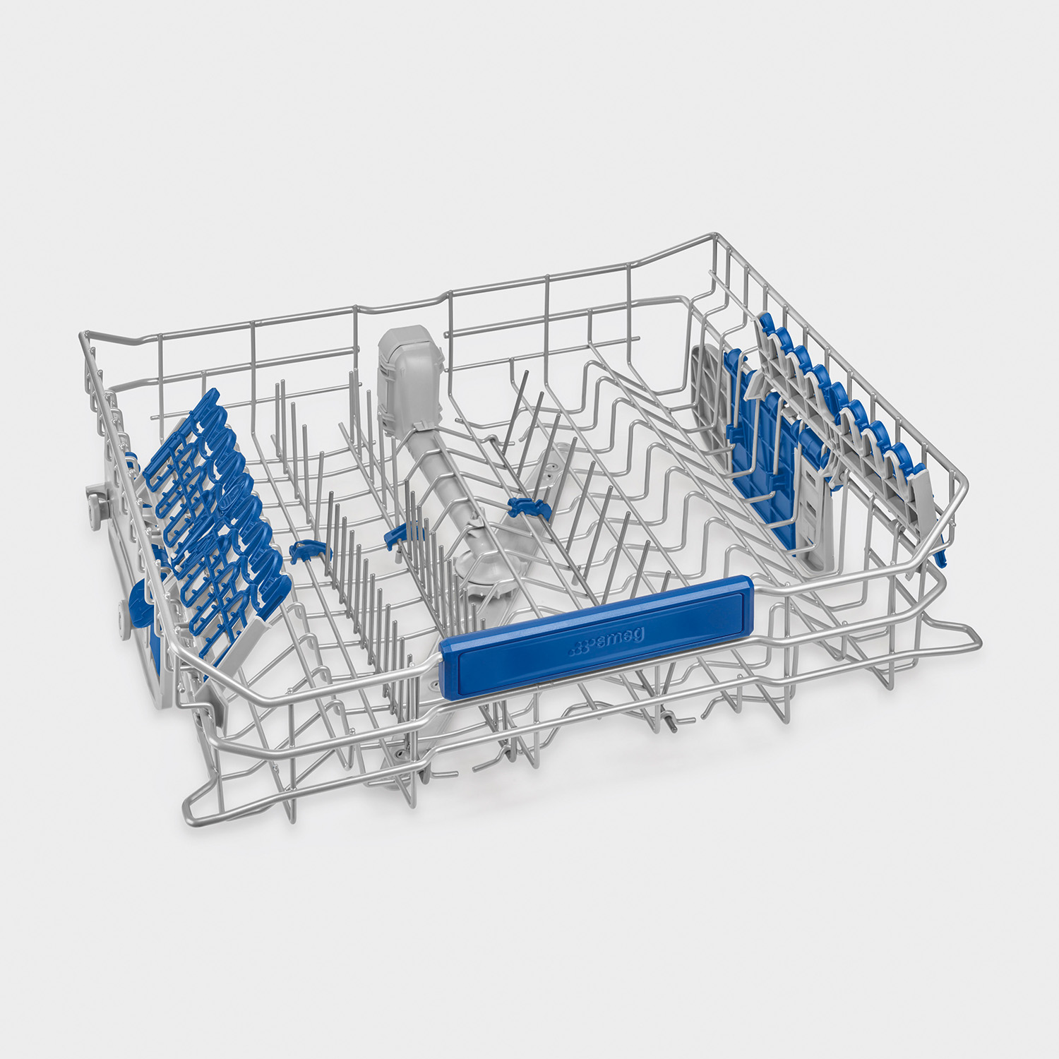 Cesto per lavastoviglie, metallo argentato, con divisori e maniglia in plastica blu.