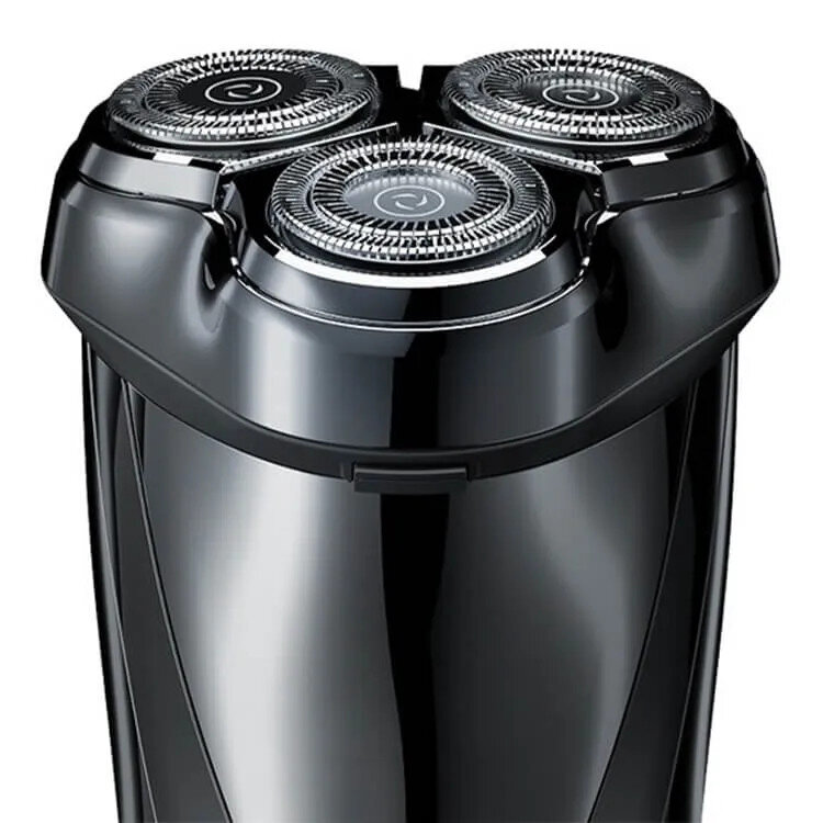 Zbliżenie czarnej golarki elektrycznej z trzema obrotowymi głowicami.