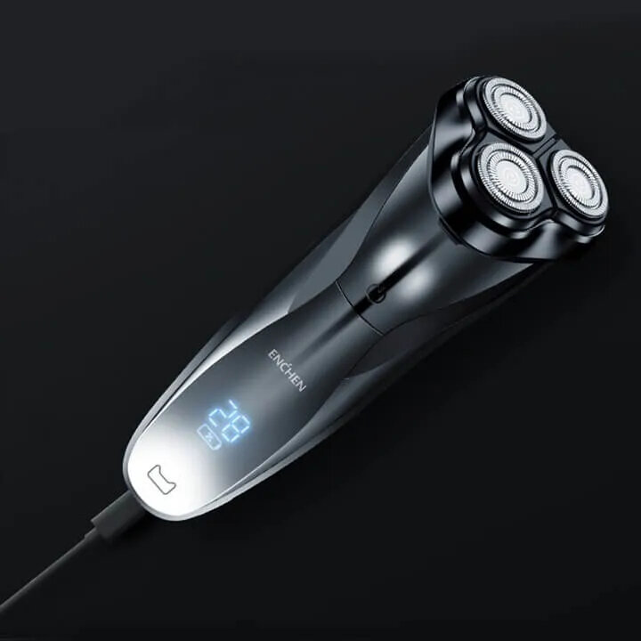 Czarna golarka elektryczna z trzema głowicami, kablem do ładowania i ekranem LCD.