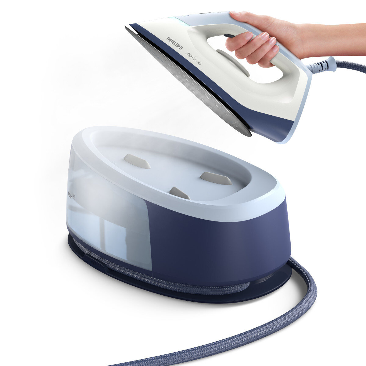 Żelazko Philips, trzymane przez dłoń, nad podstawą. Podstawa i żelazko są jasnoniebieskie.