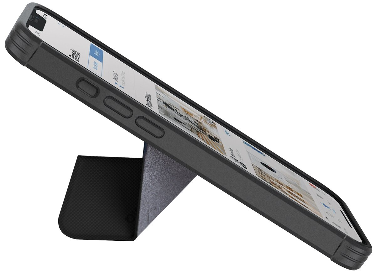 Czarny zaparzacz do kawy z zieloną herbatą w środku, na białym tle.