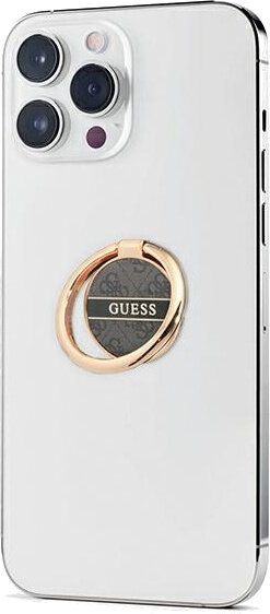 Biały iPhone ze złotym uchwytem na pierścień. Pierścień ma logo GUESS.