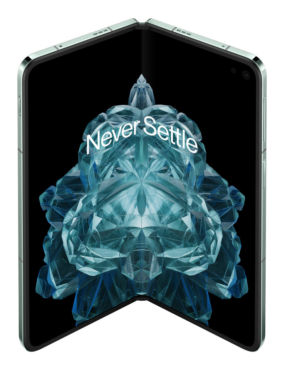Składany telefon w kolorze miętowej zieleni, otwarty, z ekranem z geometrycznym kryształowym wzorem i napisem 'Never Settle'.
