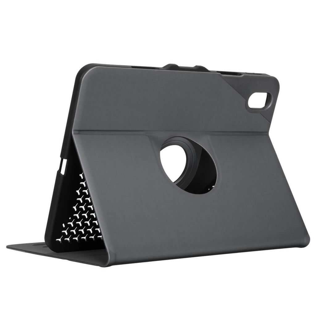Una funda gris para tableta, abierta y de pie, con una abertura redonda para la cámara y un interior con diseño negro.