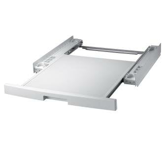 Biała szuflada pralki.