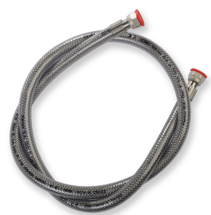 Metalowy, elastyczny wąż z czerwonymi złączkami na obu końcach, leżący na białej powierzchni.