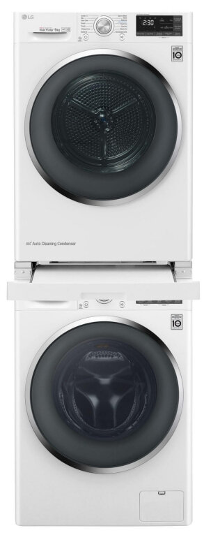Ułożone w stos białe pralka i suszarka LG, obok siebie, na białym tle.