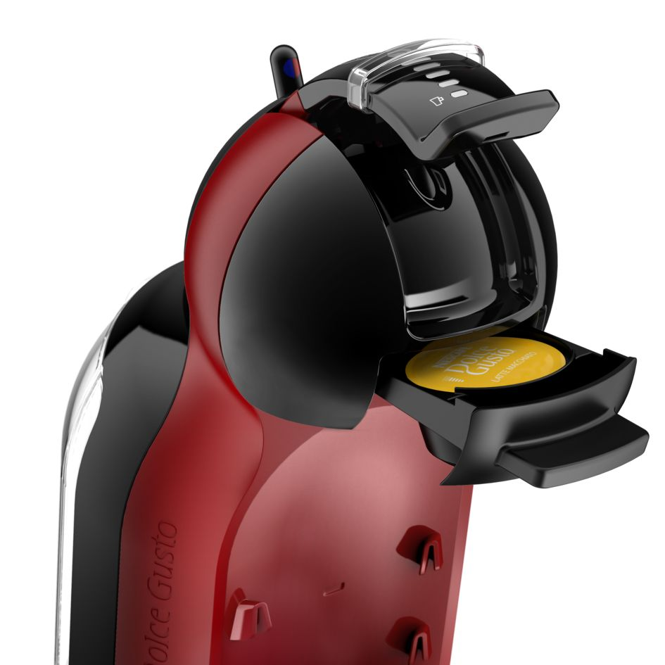 Piros-fekete Dolce Gusto kávéfőző gép, nyitott rekeszben kávékapszulával.