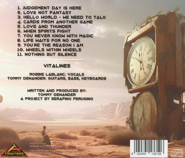 Die Rückseite einer CD mit Titeln, Bandnamen und Credits in einer Wüstenlandschaft.