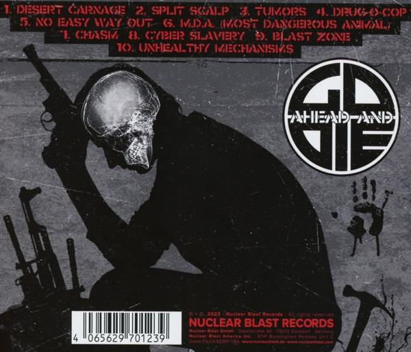 Albumcover mit Totenkopf, Waffen und Text über Musik und Albumdetails.
