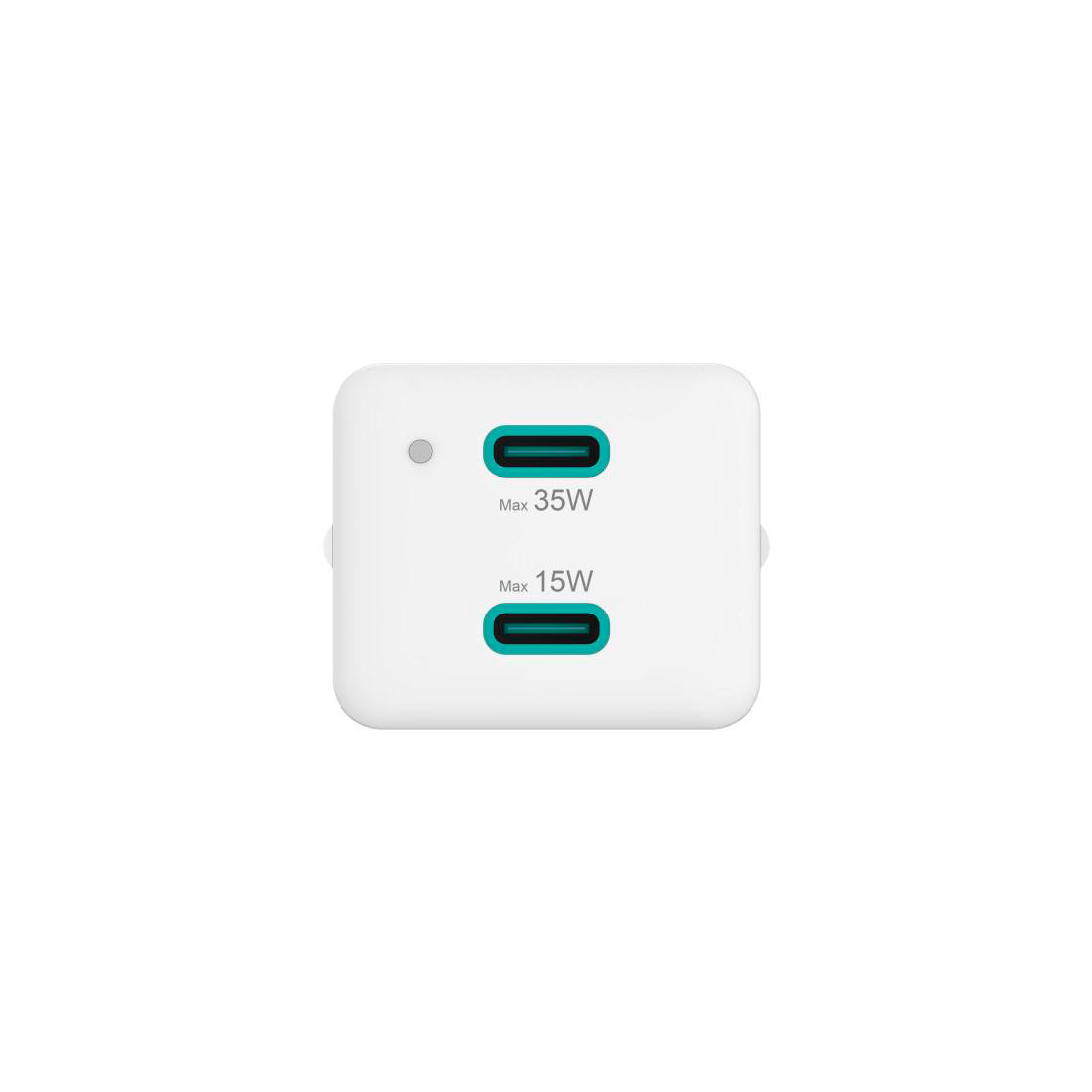 Ein weißes Ladegerät mit zwei grünen Ladeanschlüssen, beschriftet mit Max 35W und Max 15W.
