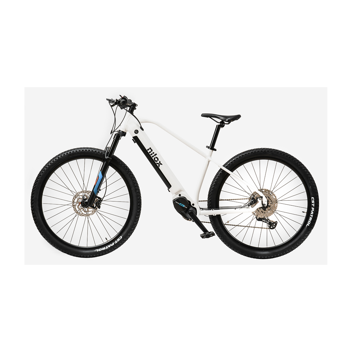 Mountain bike elettrica bianca con pneumatici grandi.