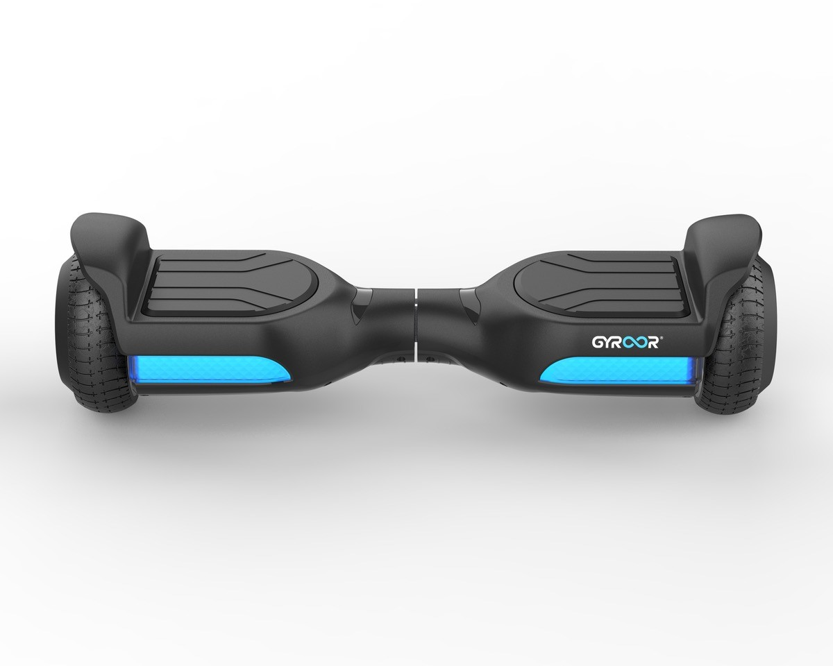 Hoverboard negro con luces azules sobre un fondo blanco.
